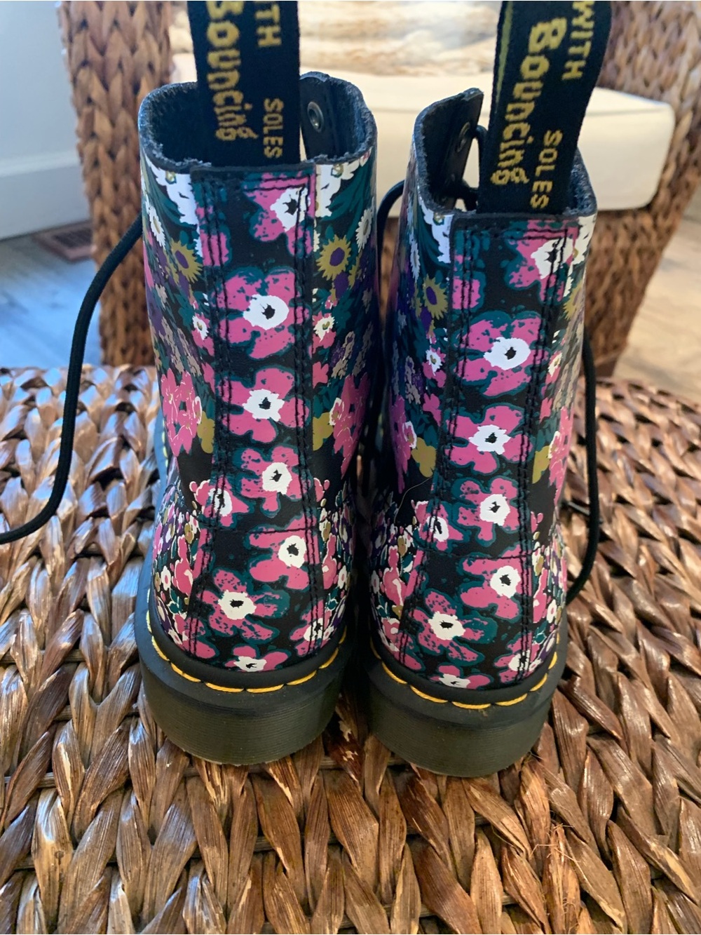 Dr. Martens Black Floral Lace-Up Boots size 10 US NWOT - Picture 4 of 11
